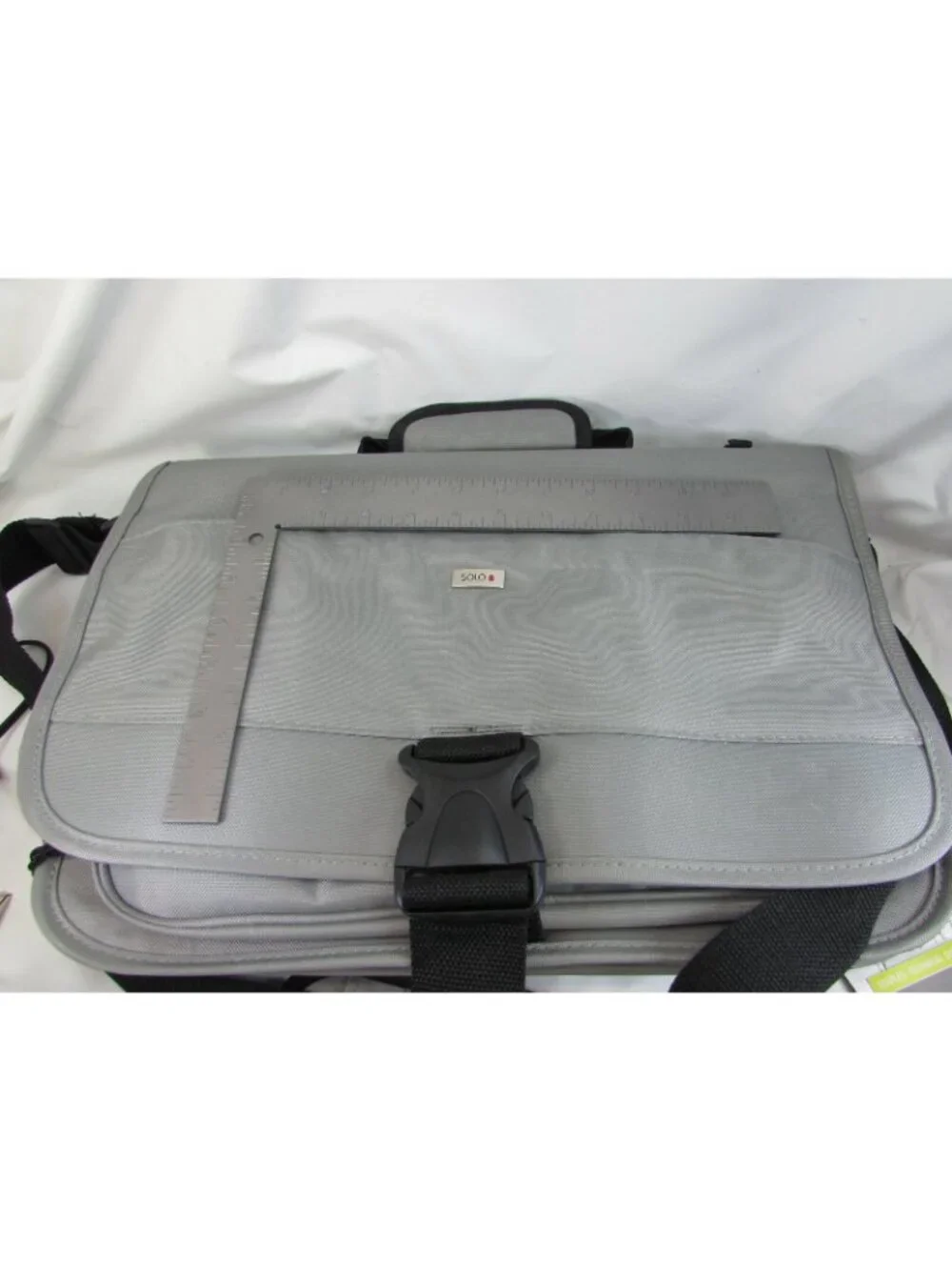 Solo Laptop Bag Messenger Commuter Briefcase Gray 52285 Removable sleeve Classic